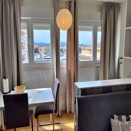 Sea View Apartment *